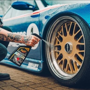 Meguiar's Ultimate All Wheel Cleaner ratlankių valiklis Meguiar's Ultimate All Wheel Cleaner ratlankių valiklis